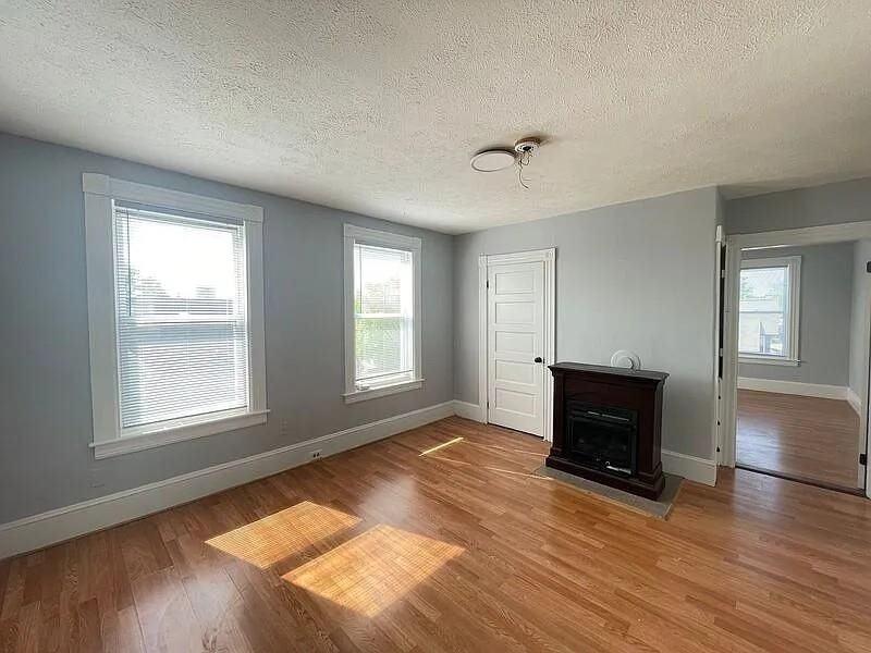 231 Laurel St ##3 - Photo 6 of 21