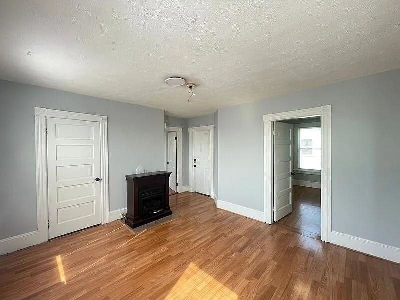 231 Laurel St ##3 - Photo 7 of 21