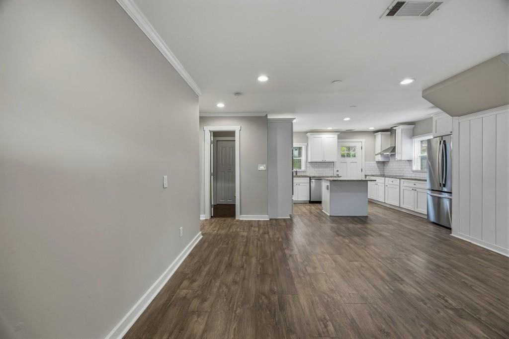 2455 Lynn Iris Dr - Photo 4 of 27