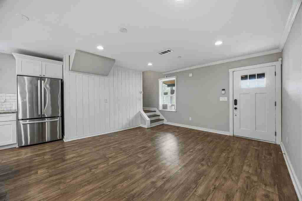 2455 Lynn Iris Dr - Photo 6 of 27