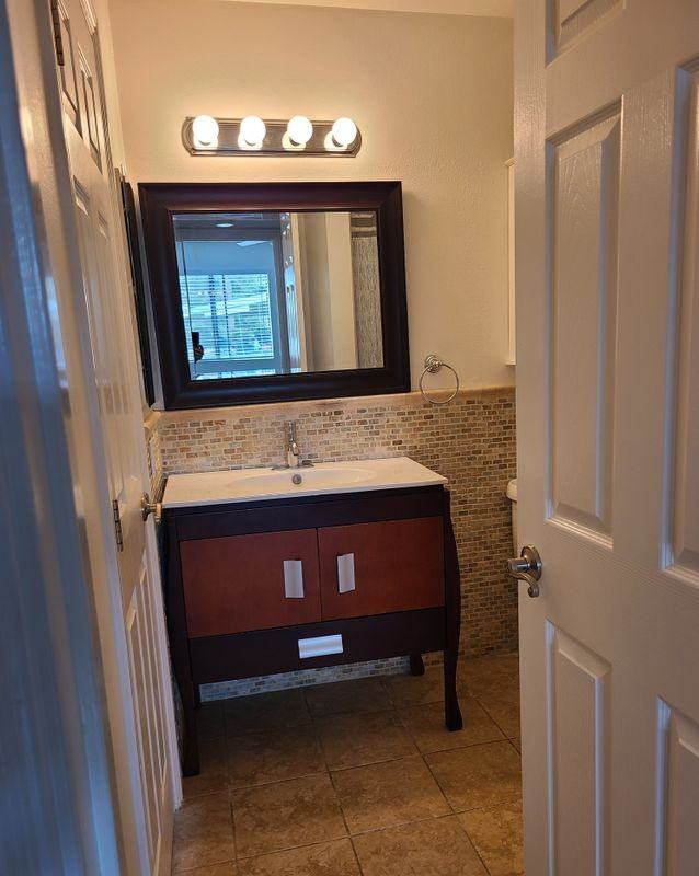 19041 Rockwood Dr - Photo 3 of 12