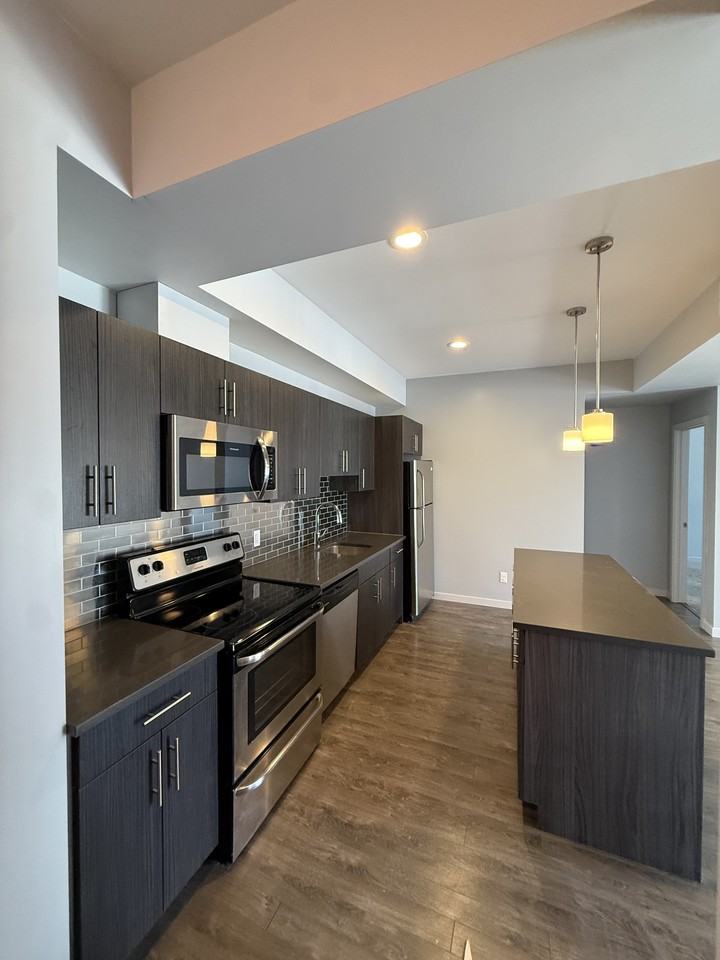 5-226 Grassie Boulevard - Photo 2 of 21