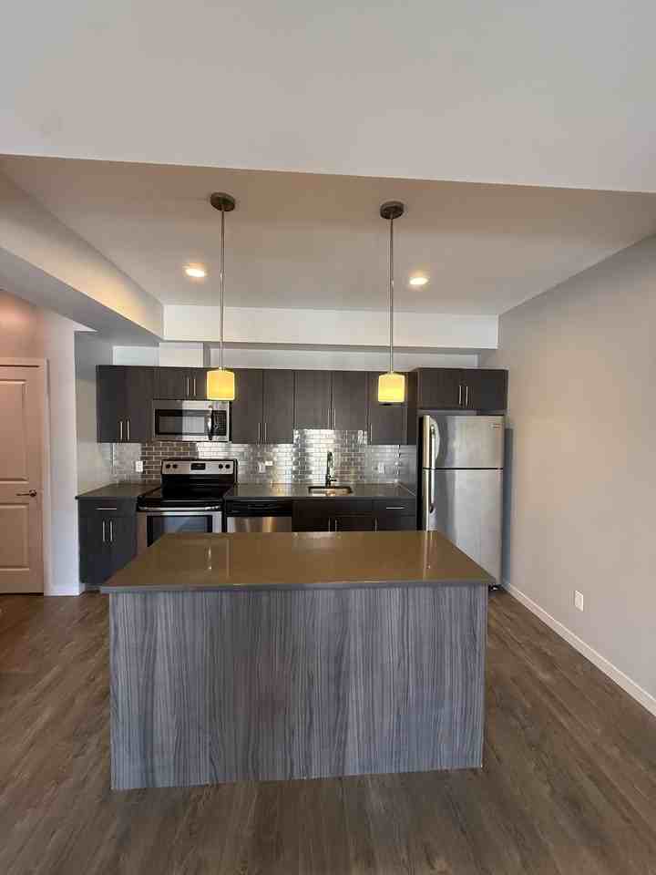 5-226 Grassie Boulevard - Photo 3 of 21