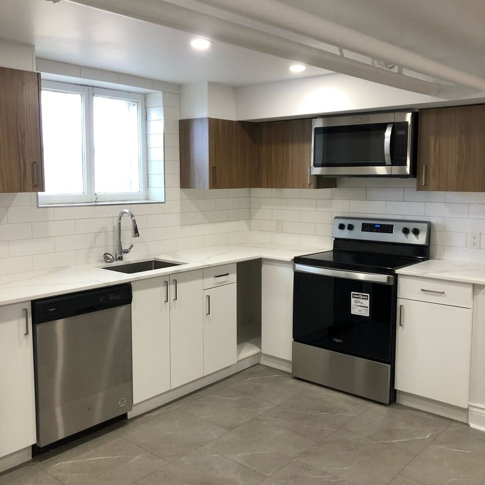 2384 Av Beaconsfield — photo 1