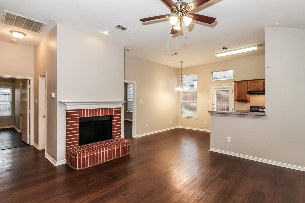 4901 Fox Ridge Ln - Photo 5 of 16