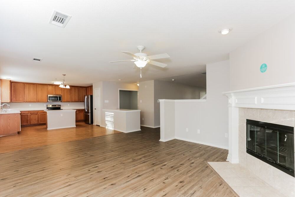 7956 Meadow Spring Ln - Photo 4 of 17