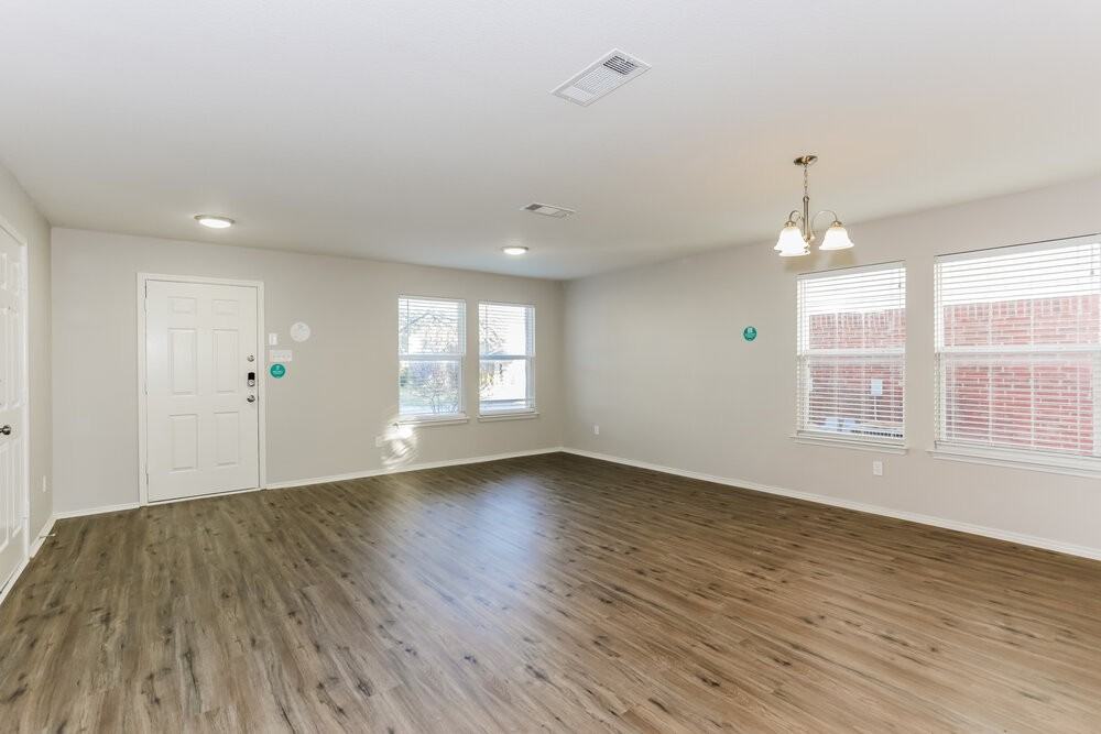 7956 Meadow Spring Ln - Photo 6 of 17