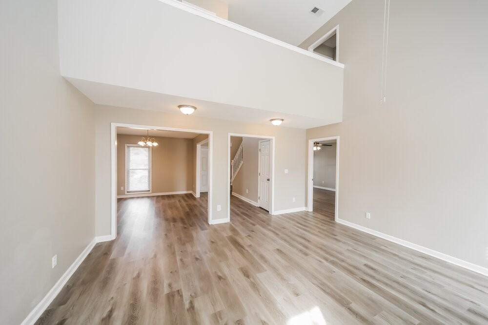 9347 Helmsley Dr - Photo 4 of 20