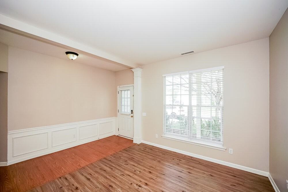 8909 Lyleton Ln - Photo 6 of 17