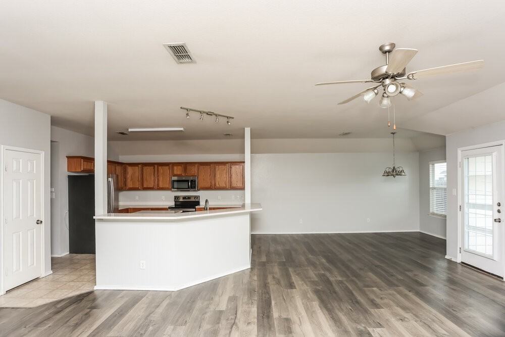 433 Heritage Dr - Photo 4 of 16