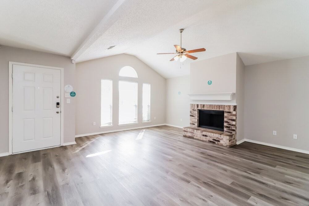 5616 Colebrook Trl - Photo 3 of 16