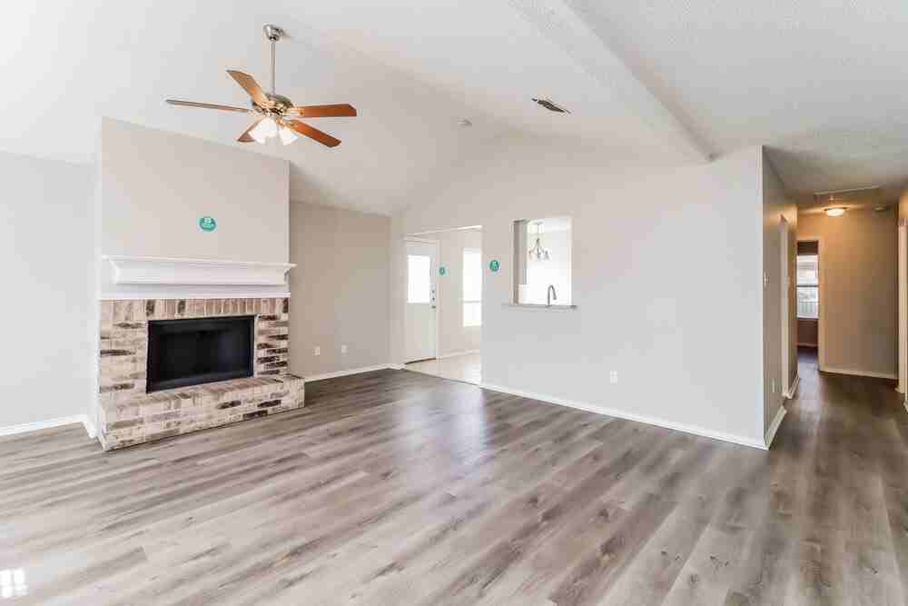 5616 Colebrook Trl - Photo 4 of 16