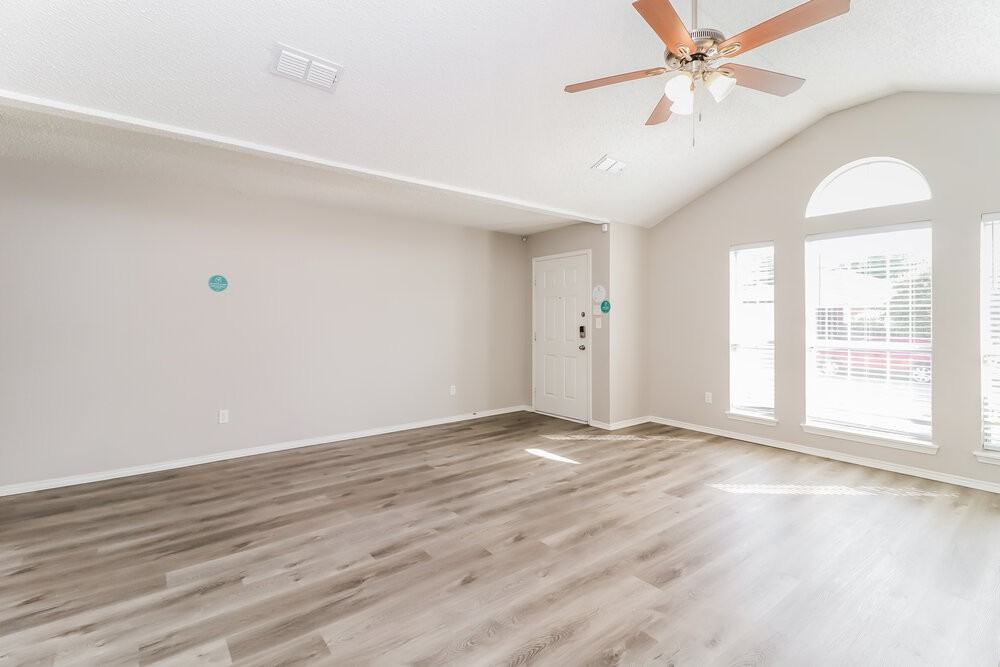 5616 Colebrook Trl - Photo 5 of 16