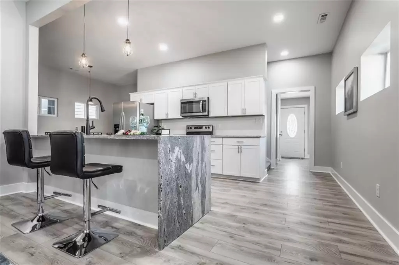 243 Terrace Ave - Photo 5 of 18