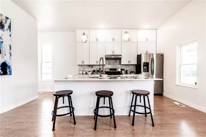 918 S State Ave - Photo 5 of 17