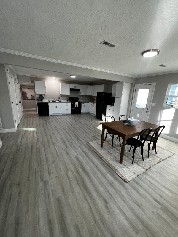 1477 E Lindberg St - Photo 3 of 18