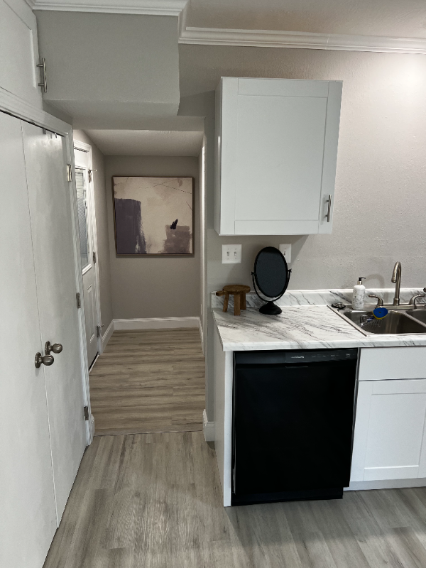 1477 E Lindberg St - Photo 7 of 18