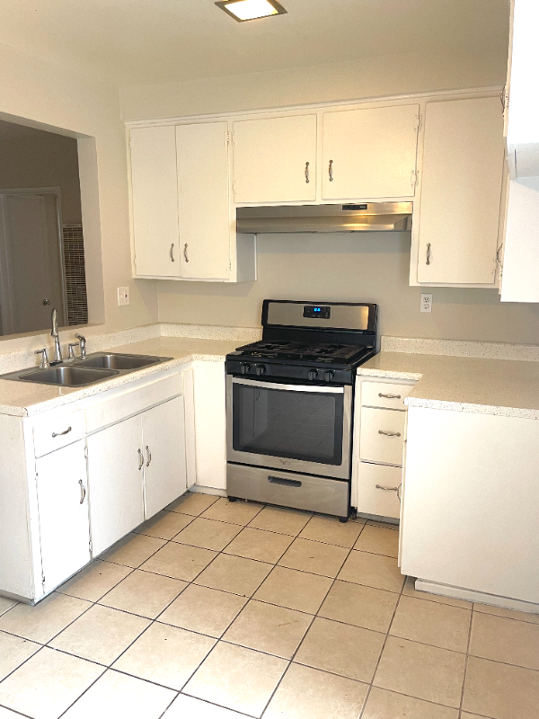 562 Silverwood Ave #B - Photo 2 of 20