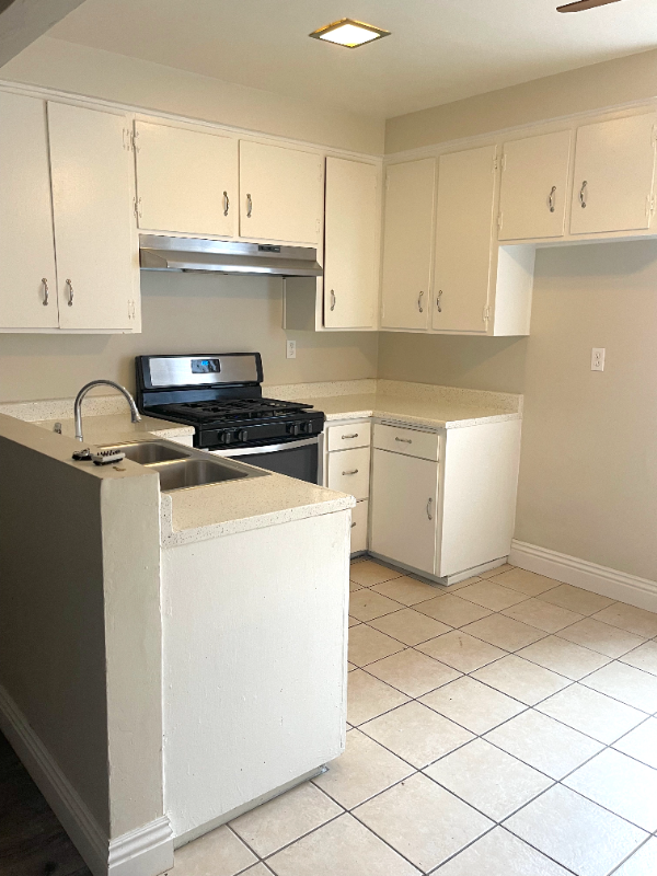 562 Silverwood Ave #B - Photo 3 of 20