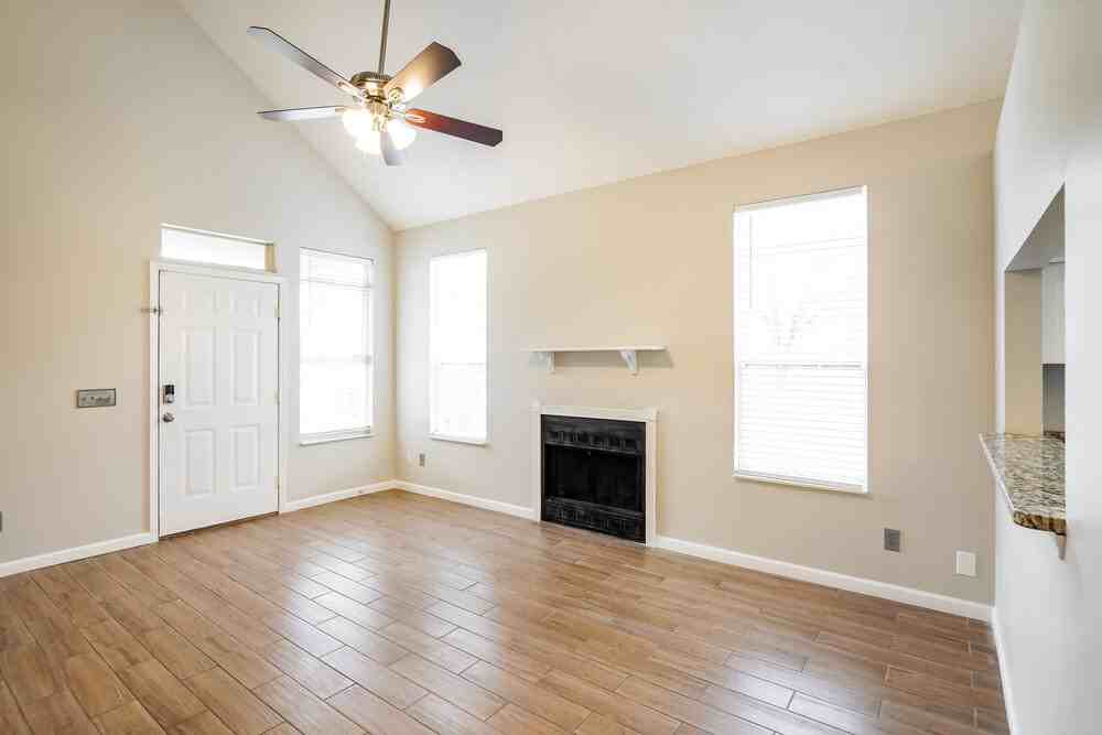 301 Hunters Chase Dr - Photo 6 of 20