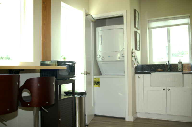 1551 Monmouth Dr - Photo 4 of 12