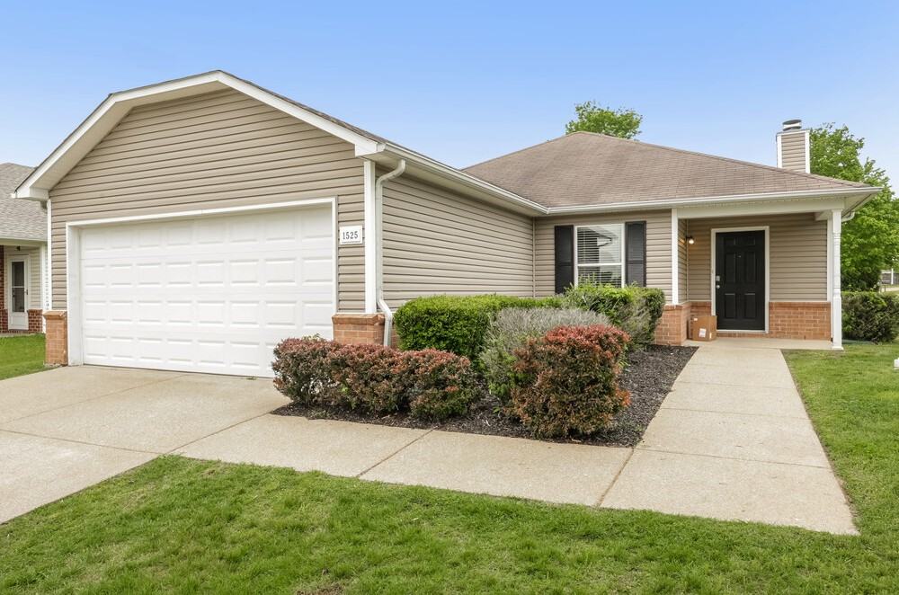 1525 Danville Cir - Photo 3 of 19