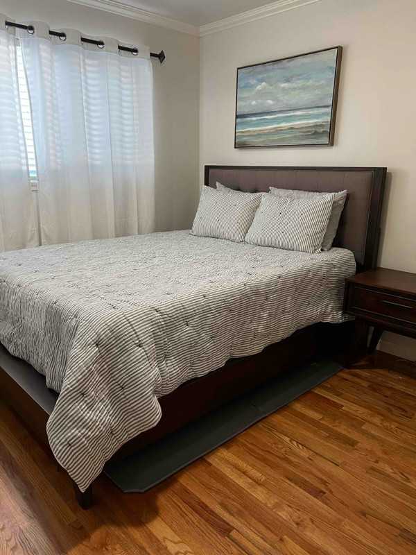 5001 Whitney Ave - Photo 3 of 11