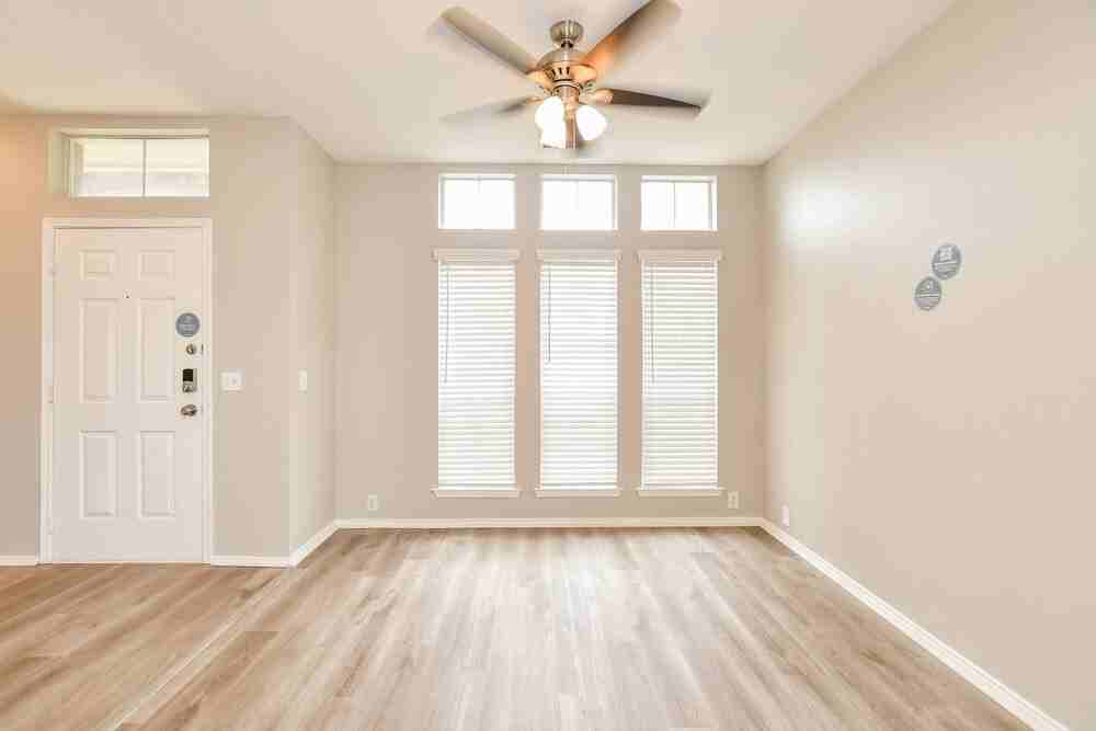 309 Cobblestone Dr - Photo 4 of 17