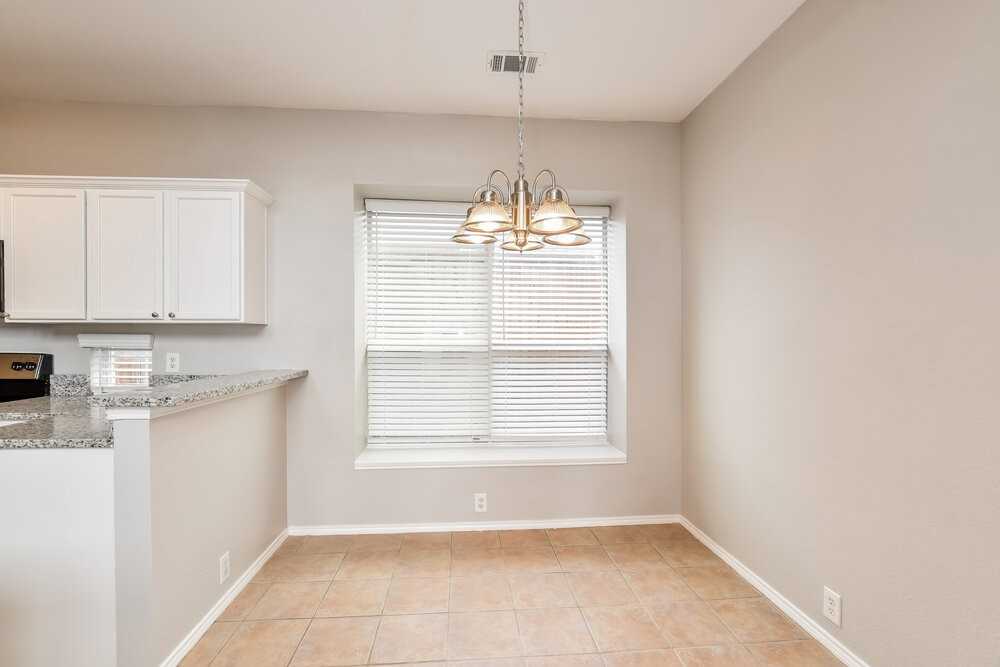 309 Cobblestone Dr - Photo 7 of 17