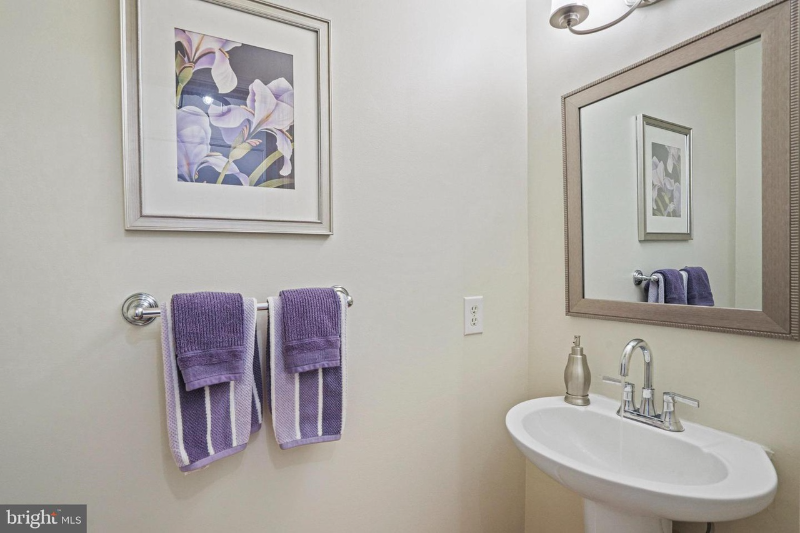 16151 Brookmead Ct - Photo 3 of 20