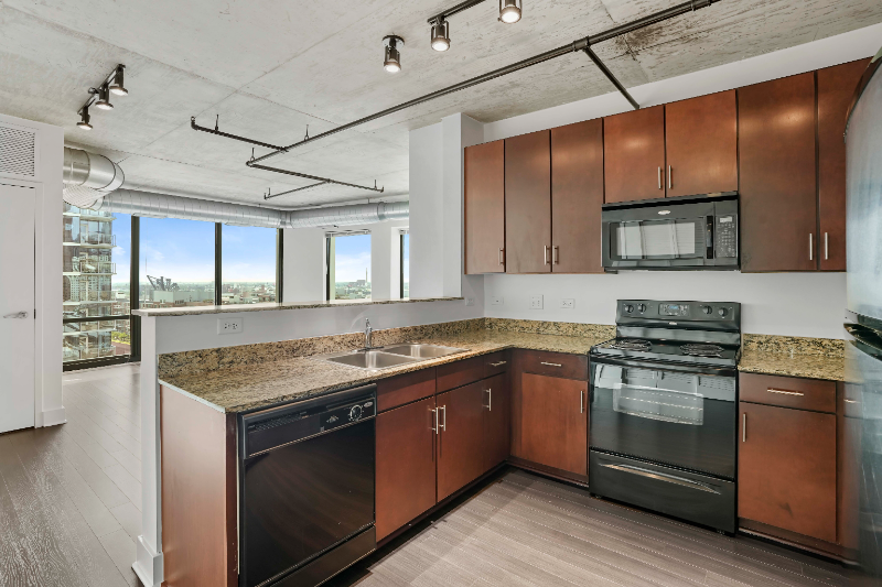 884 S Clark St - Photo 3 of 11