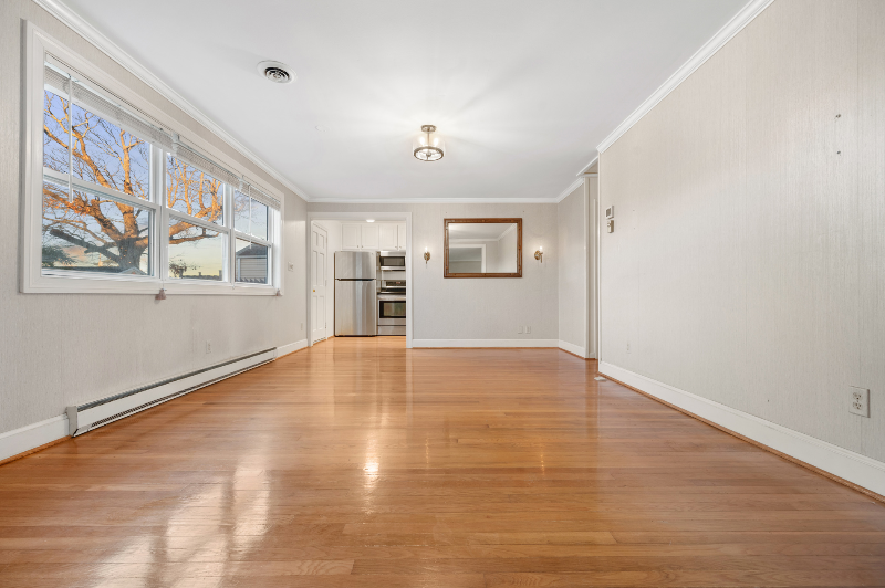 607 16th St - Photo 4 of 14