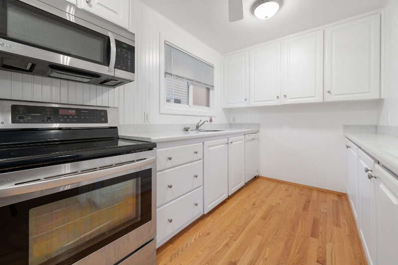 607 16th St - Photo 6 of 14