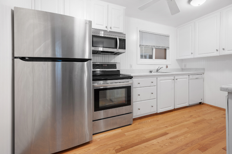 607 16th St - Photo 7 of 14