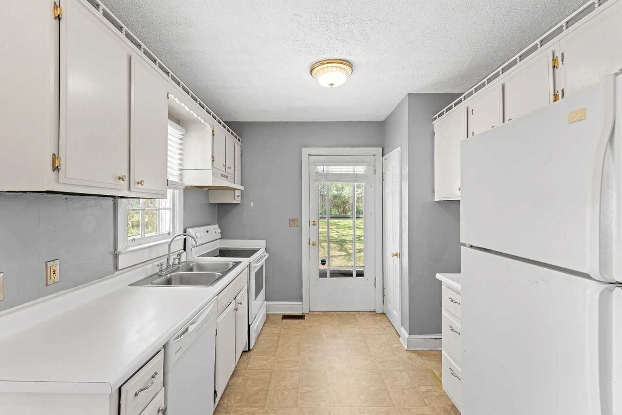 17 Druid St - Photo 7 of 30