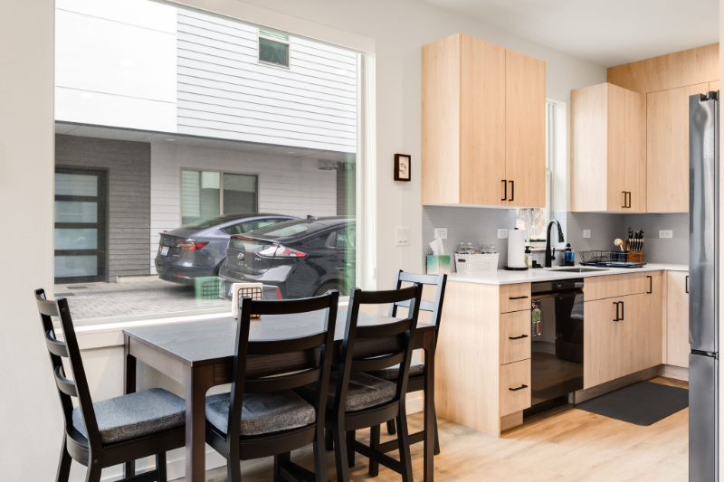 823 Ne 70th St - Photo 7 of 19