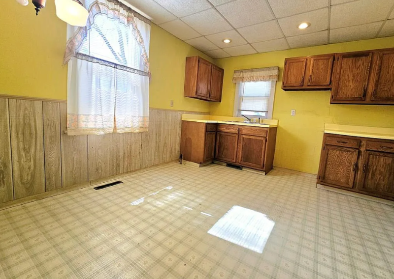 619 Grove Ave - Photo 3 of 9