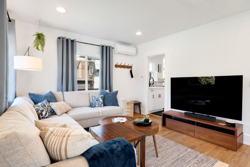 811 Ne 63rd St - Photo 4 of 17