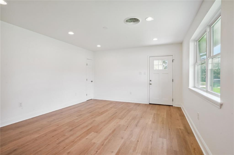 6928 Argonne Blvd - Photo 7 of 11