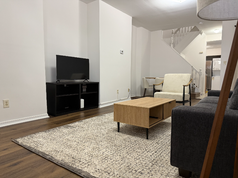 110 W Hamburg St - Photo 3 of 10