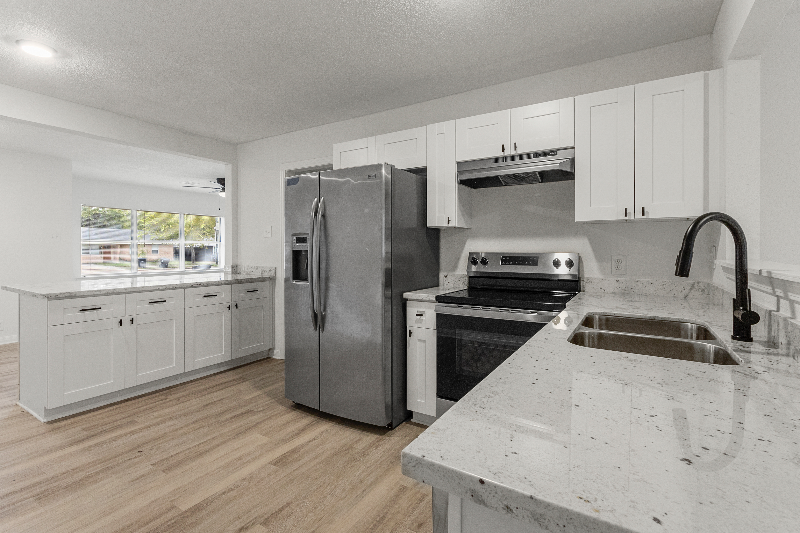 4601 W 43rd St - Photo 4 of 15