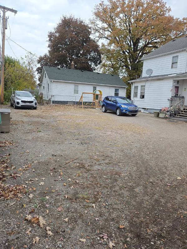 22727 Rein Ave - Photo 4 of 9