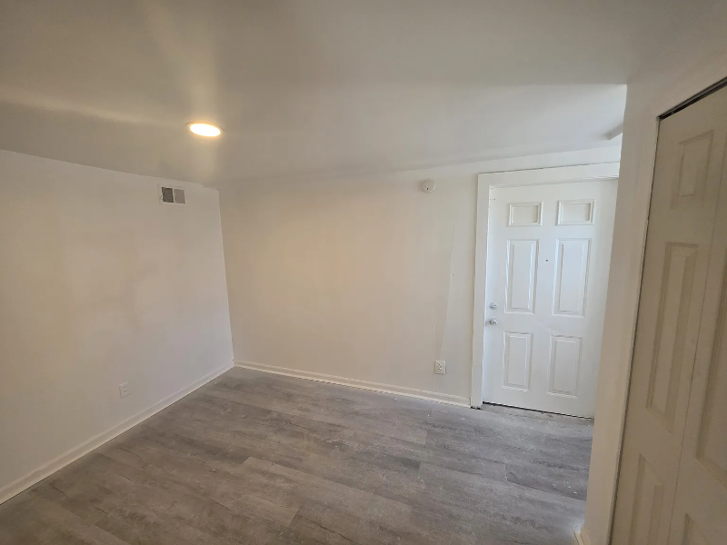 22727 Rein Ave - Photo 7 of 9