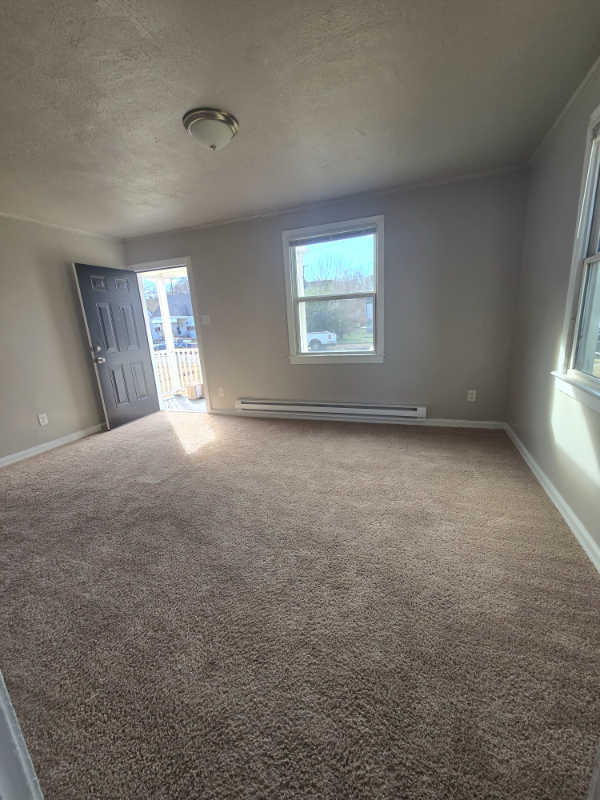 1112 E 16th St - Photo 3 of 17