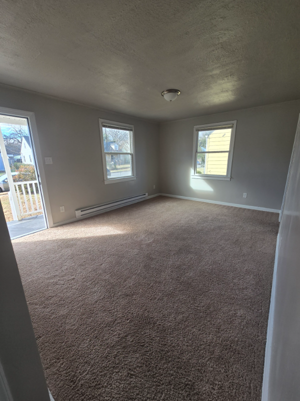 1112 E 16th St - Photo 4 of 17