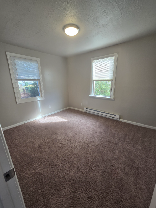 1112 E 16th St - Photo 6 of 17