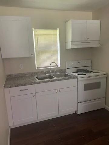 917 Nw 11th St #917B - Photo 4 of 10