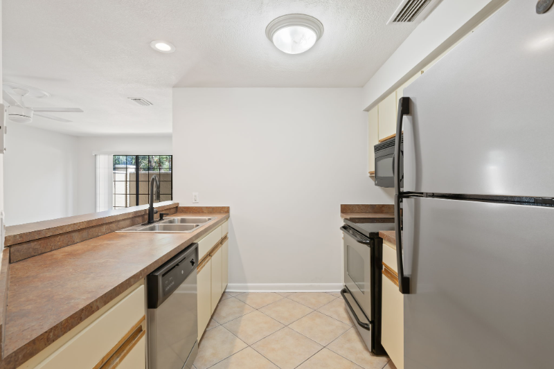 210 S Habana Ave #210C - Photo 3 of 20