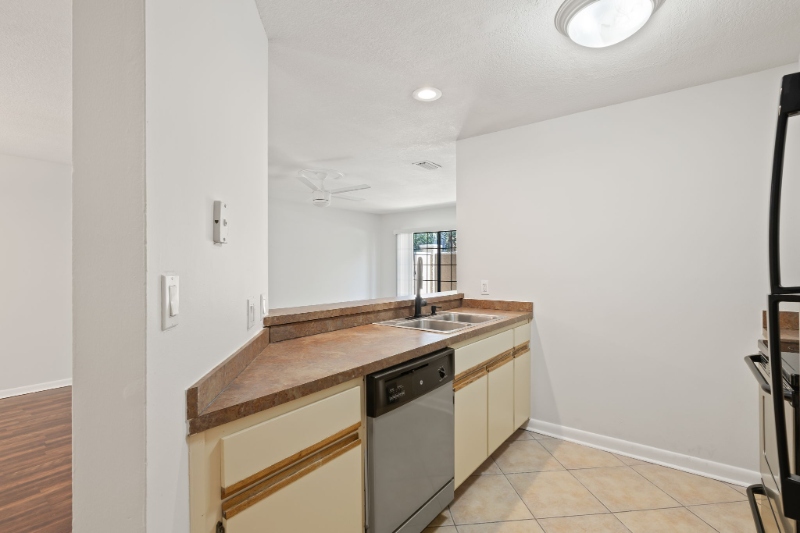 210 S Habana Ave #210C - Photo 4 of 20