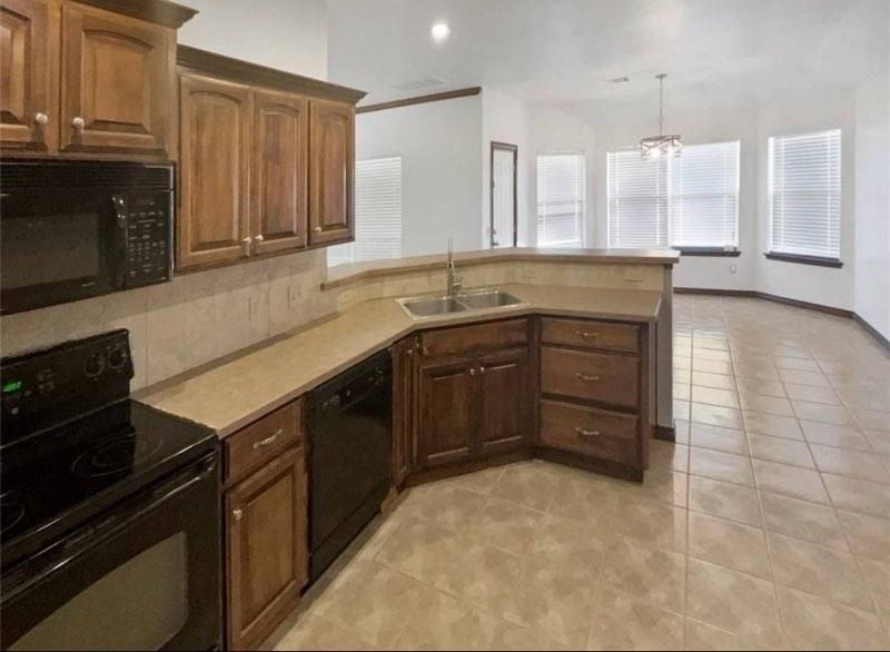 313 N Shannon Way - Photo 5 of 14